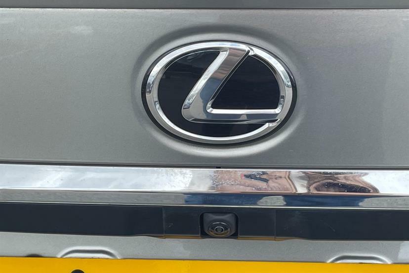 Lexus ES 300H 2.5 Premium Plus Cvt Red #38