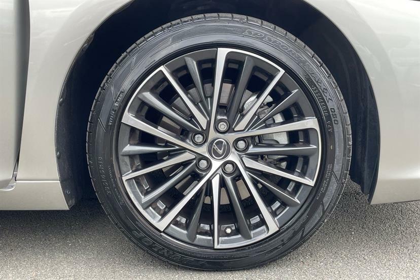 Lexus ES 300H 2.5 Premium Plus Cvt Red #22
