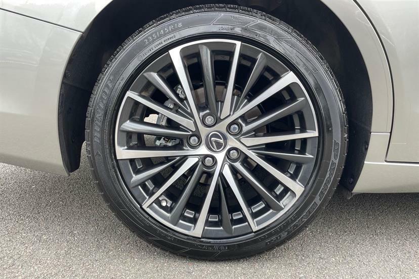 Lexus ES 300H 2.5 Premium Plus Cvt Red #21