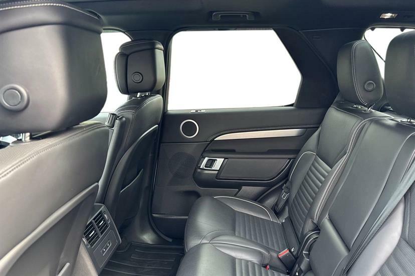 Land Rover Discovery 3.0 D300 R-dynamic Hse HV23XAO White #4