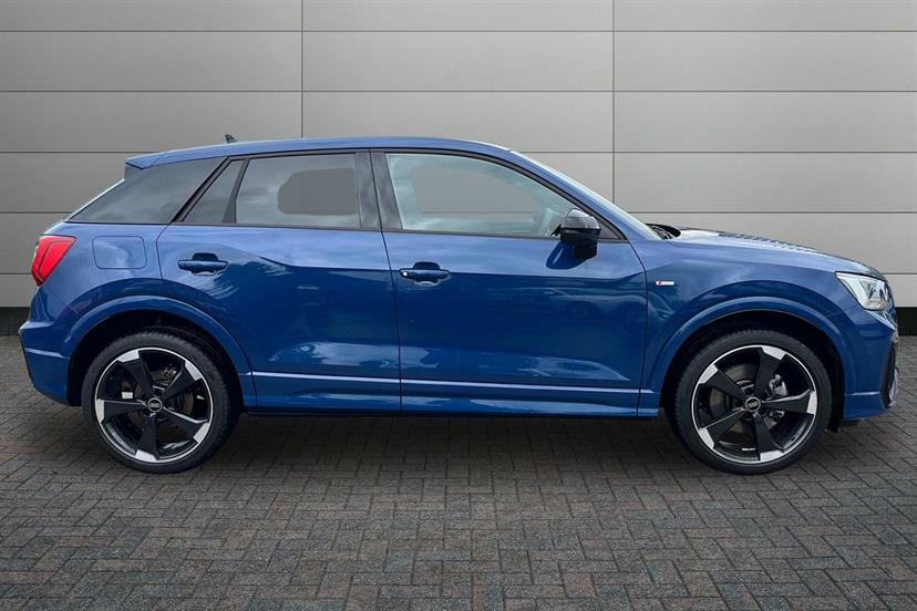 Audi Q2 35 Tfsi Black Edition S Tronic Tech Pro LR75ZZB Blue #4