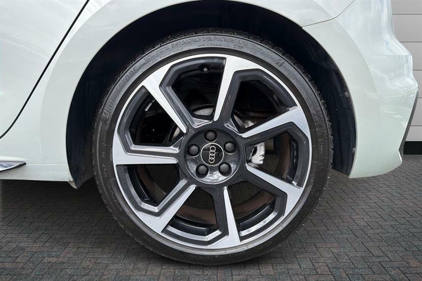 Audi A1 30 Tfsi Black Edition S Tronic EK75FLG Silver #5