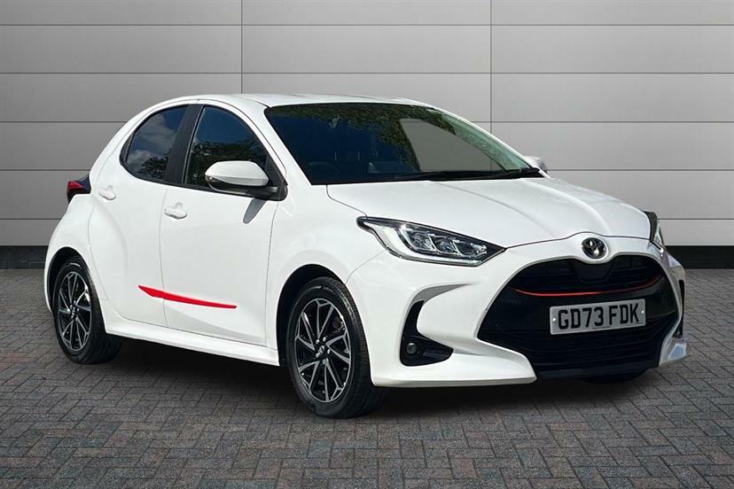 Toyota Yaris 1.5 Hybrid Design Cvt White