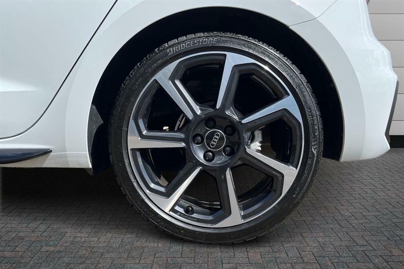 Audi A1 35 Tfsi Black Edition S Tronic NU25HJG White #5