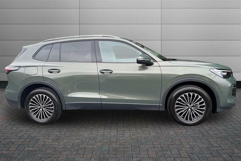 Volkswagen Tiguan 1.5 Etsi 150 Match Dsg MV26FNK Green #4