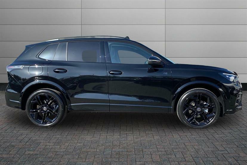 Volkswagen Tiguan 1.5 Etsi 150 R-line Dsg LN26WGC Black #4