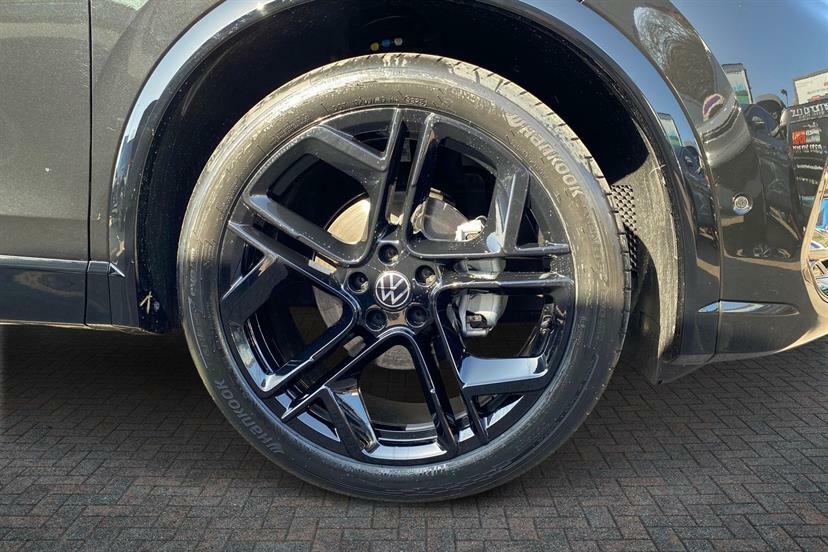 Volkswagen Tiguan 1.5 Etsi 150 R-line Dsg LN26WGC Black #5