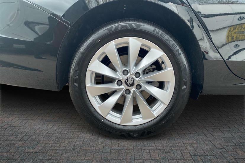 Skoda Superb 1.5 Tsi Iv Se Technology Dsg LS26BNF Black #5