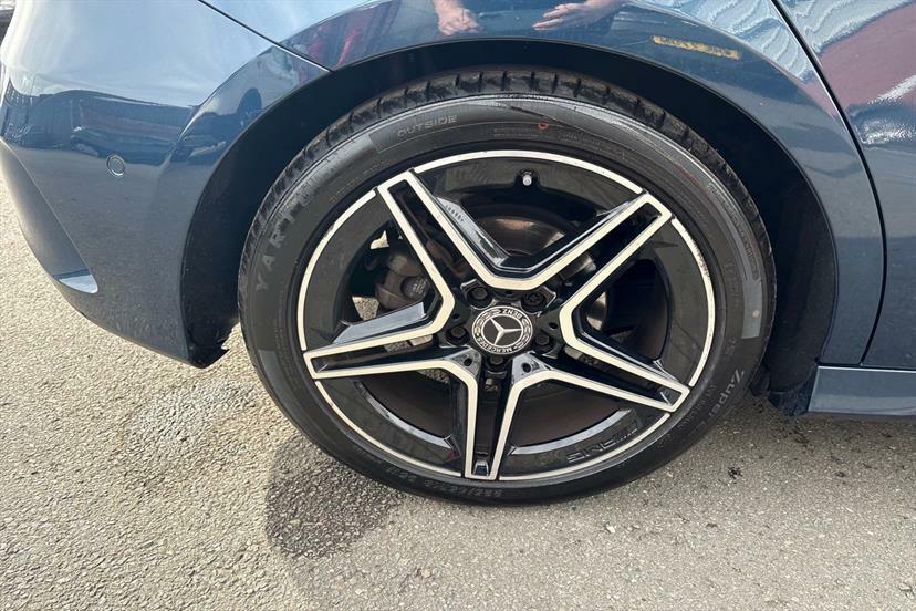 Mercedes-Benz A Class A180 Amg Line Executive BU23PXF Blue #4