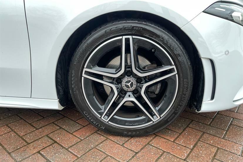 Mercedes-Benz A Class A180 Amg Line Executive FH72HBA White #4