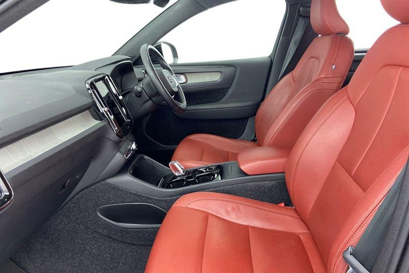Volvo XC40 1.5 T3 163 Inscription Geartronic FG70ZSW Black #2