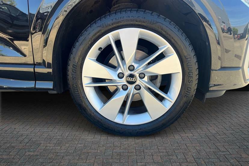 Audi Q2 35 Tfsi S Line S Tronic Cs KE23EXO Black #5