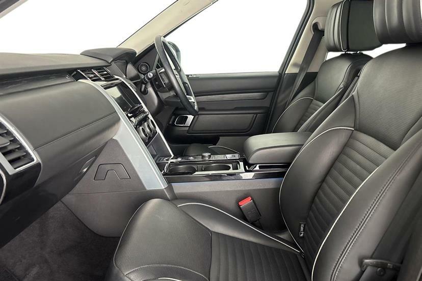 Land Rover Discovery 3.0 Sd6 Hse Luxury LN20WCO Black #3