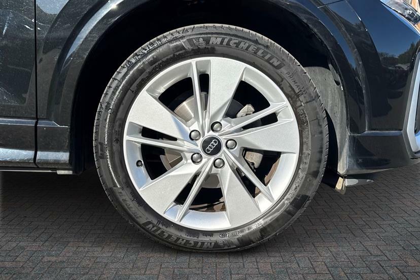 Audi Q2 35 Tfsi S Line S Tronic EA24WVD Black #5