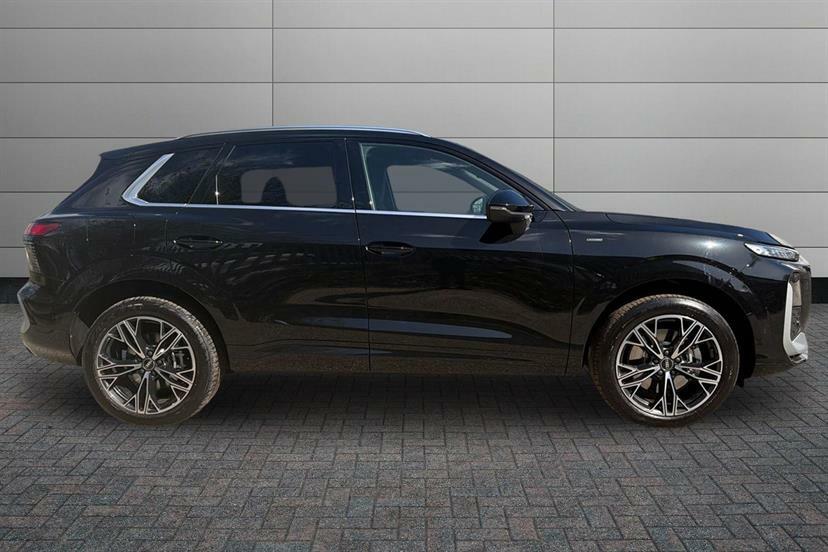 Audi Q3 1.5 E-hybrid S Line S Tronic EF75RWL Black #4