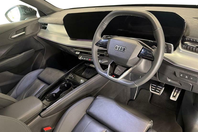 Audi Q3 1.5 E-hybrid S Line S Tronic EF75RWL Black #6