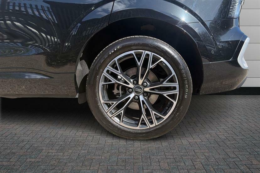 Audi Q3 1.5 E-hybrid S Line S Tronic EF75RWL Black #5