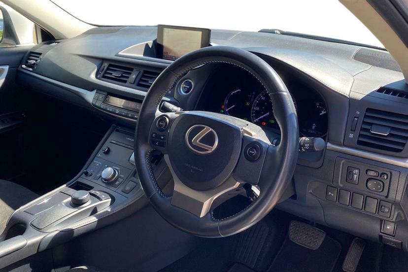 Lexus CT 200H 1.8 Advance Cvt FE64PHJ White #6