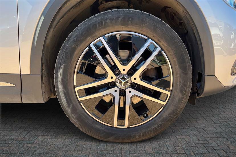 Mercedes-Benz GLA Class 200 Sport FV70OEG Silver #4