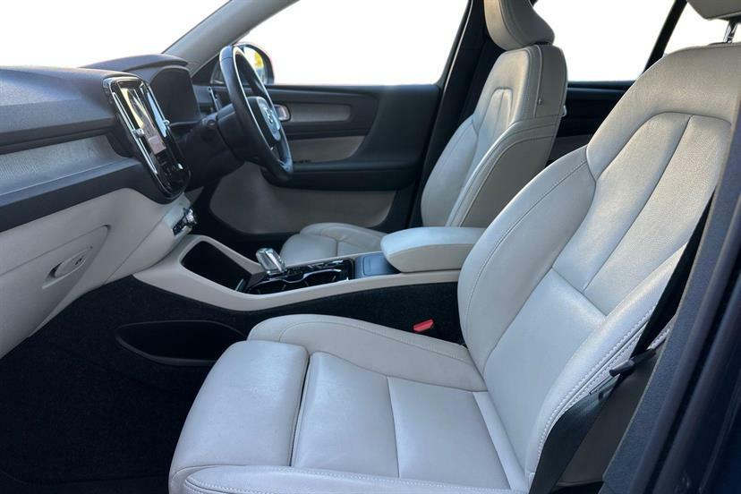 Volvo XC40 2.0 B4p Inscription Pro KP70OBF Blue #2