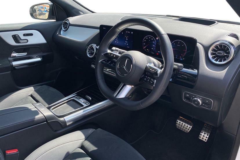 Mercedes-Benz GLA Class 220D 4Matic Amg Line Premium Plus White #5