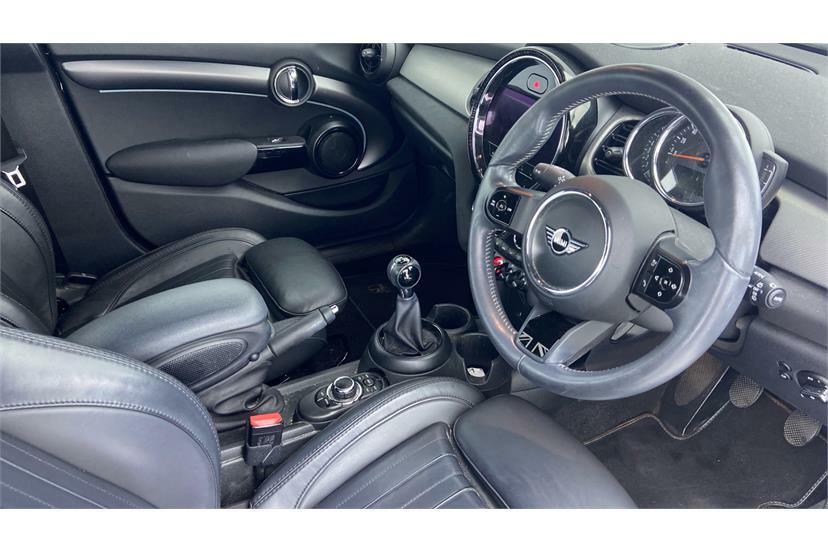 Mini Hatch 1.5 Cooper Exclusive FY22XAN Black #6