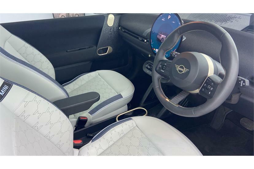 Mini Hatch 135Kw E Classic 41Kwh VK74XPY Silver #6