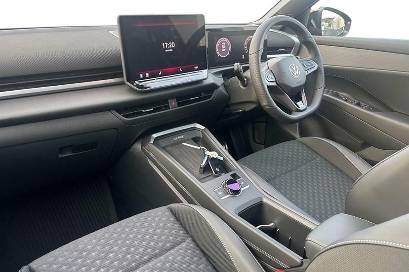 Volkswagen T-Roc 1.5 Etsi 150 R-line Dsg EK26GGO Black #2