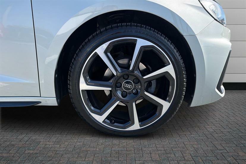 Audi A1 35 Tfsi Black Edition S Tronic ET23JVM Silver #5
