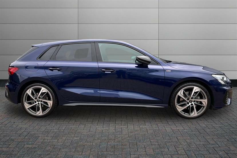 Audi A3 35 Tfsi Black Edition S Tronic LM24HGA Blue #4