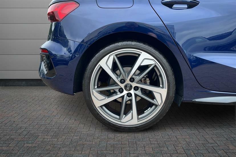 Audi A3 35 Tfsi Black Edition S Tronic LM24HGA Blue #5