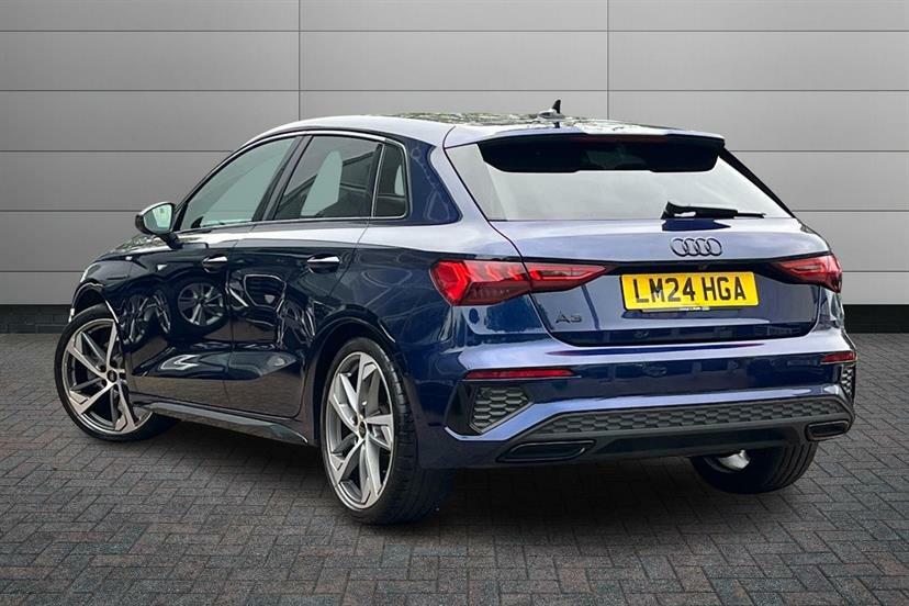Audi A3 35 Tfsi Black Edition S Tronic LM24HGA Blue #3