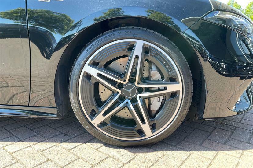 Mercedes-Benz A Class A35 4Matic Premium KN75VZA Black #4