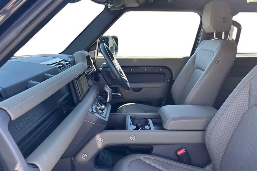 Land Rover Defender 90 2.0 P300 X-dynamic Se 90 Black #3