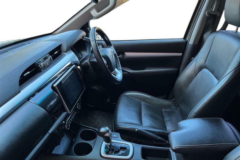 Toyota HILUX Invincible X Dcab Pick Up 2.4 D-4d Brown #2