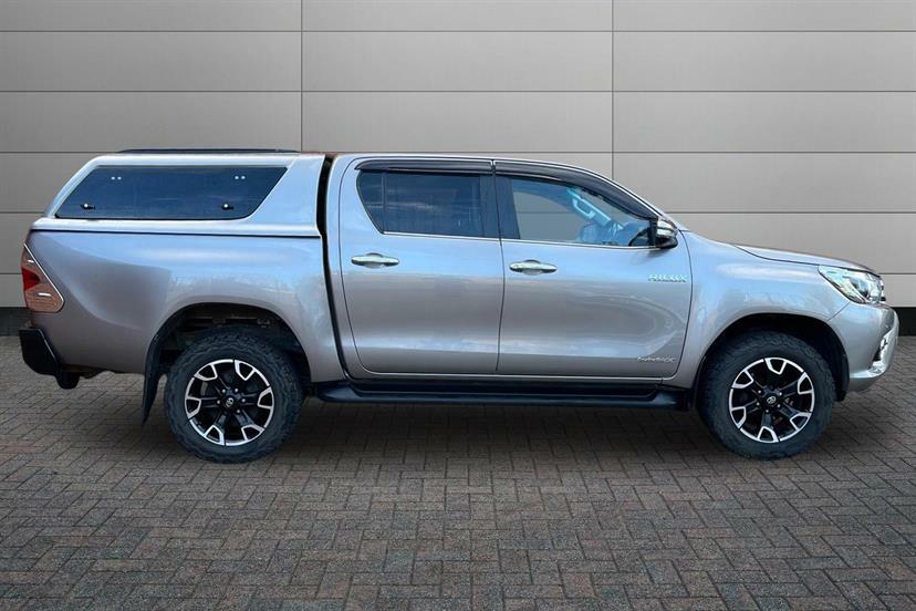 Toyota HILUX Invincible X Dcab Pick Up 2.4 D-4d Brown #4