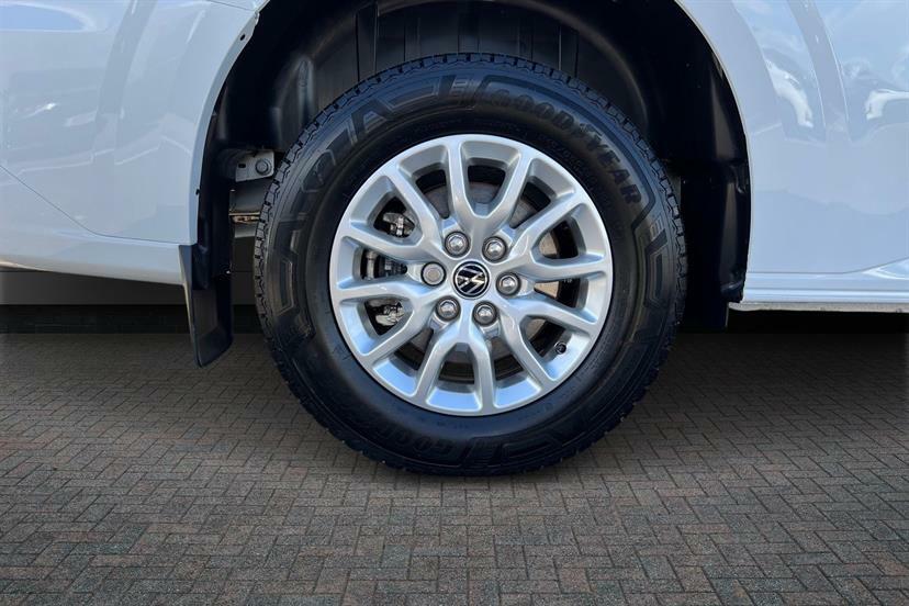 Volkswagen E-Transporter 100Kw 65Kwh Commerce Pro Van EJ25NGZ White #6