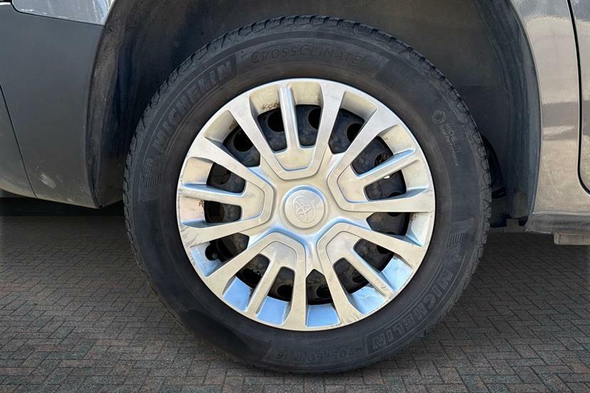 Toyota Proace City 1.5D 100 Active Van #18