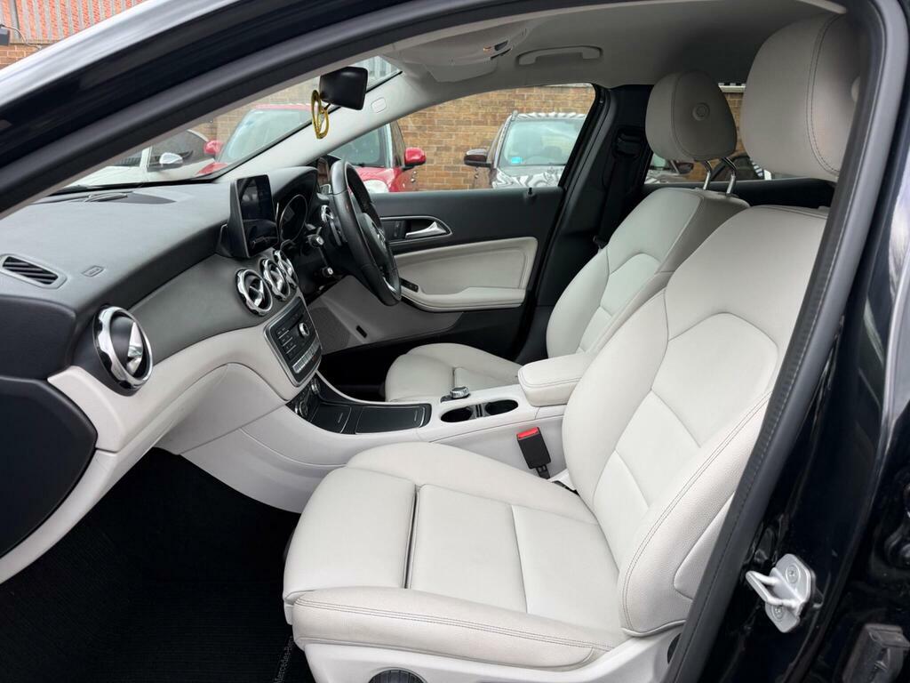 Mercedes-Benz GLA Class 2.1 Gla200d Sport Executive 7G-dct 4Matic Euro 6 DN67AEW Black #5