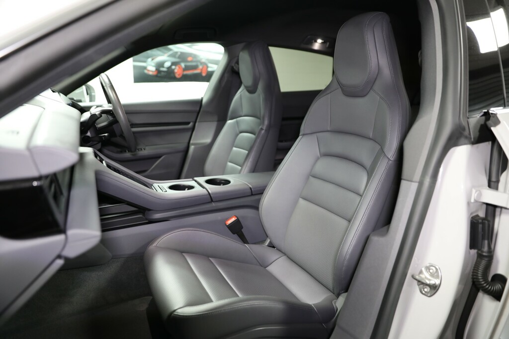 Porsche Taycan Estate LV73ZDN #5