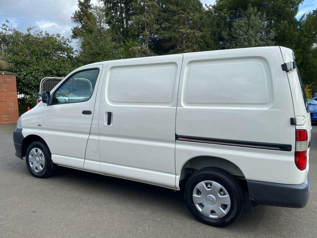 Toyota HiAce Panel Van 2.5 280 D-4d Rwd L1 H1 200858 White #2