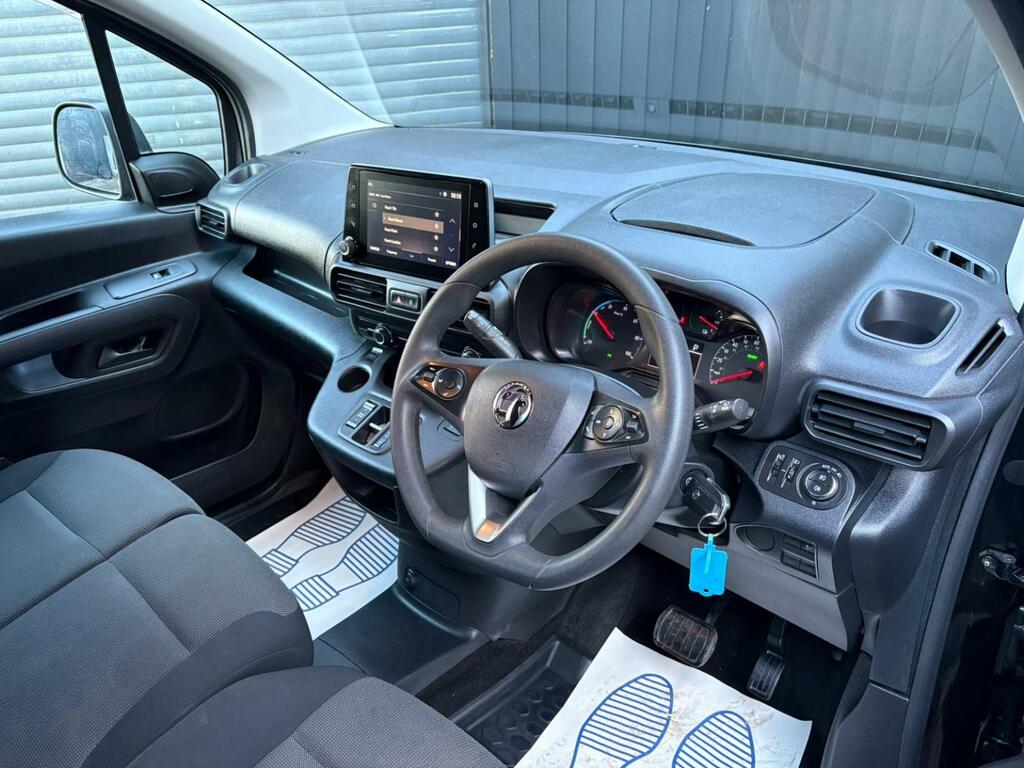 Vauxhall Combo-e Life 2300 50Kwh Sportive Panel Van 6Dr Electri DY22CFA Black #2