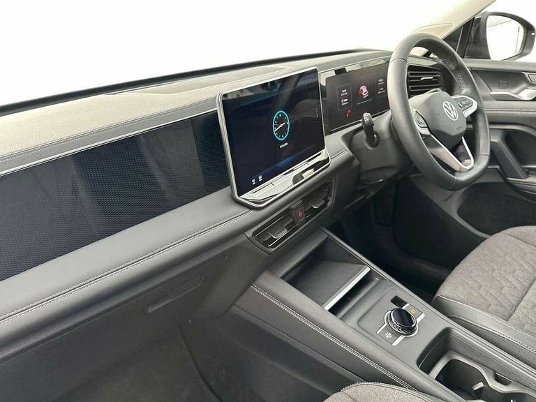 Volkswagen Tiguan 1.5 Etsi 150 Life Launch Edition Dsg PJ24AGX Black #2