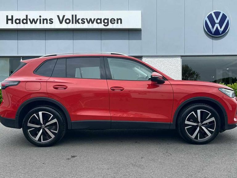 Volkswagen Tiguan 1.5 Etsi 150 Match Dsg PJ75YWR Red #4