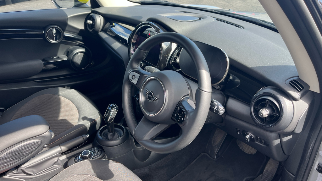 Mini Hatch 1.5 Cooper Classic Steptronic Euro 6 Ss PF72BHX Silver #6