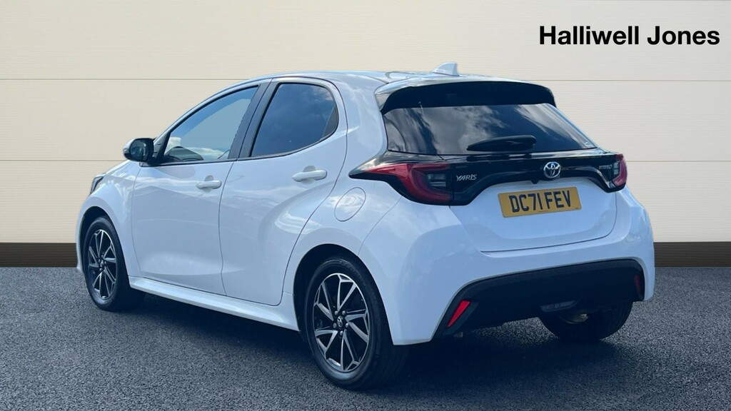 Toyota Yaris 1.5 Vvt-h Design E-cvt Euro 6 Ss White #2
