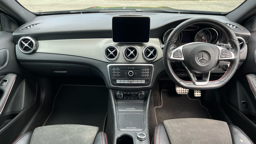 Mercedes-Benz GLA Class 1.6 Gla180 Amg Line Edition 7G-dct Euro 6 Ss Black #4
