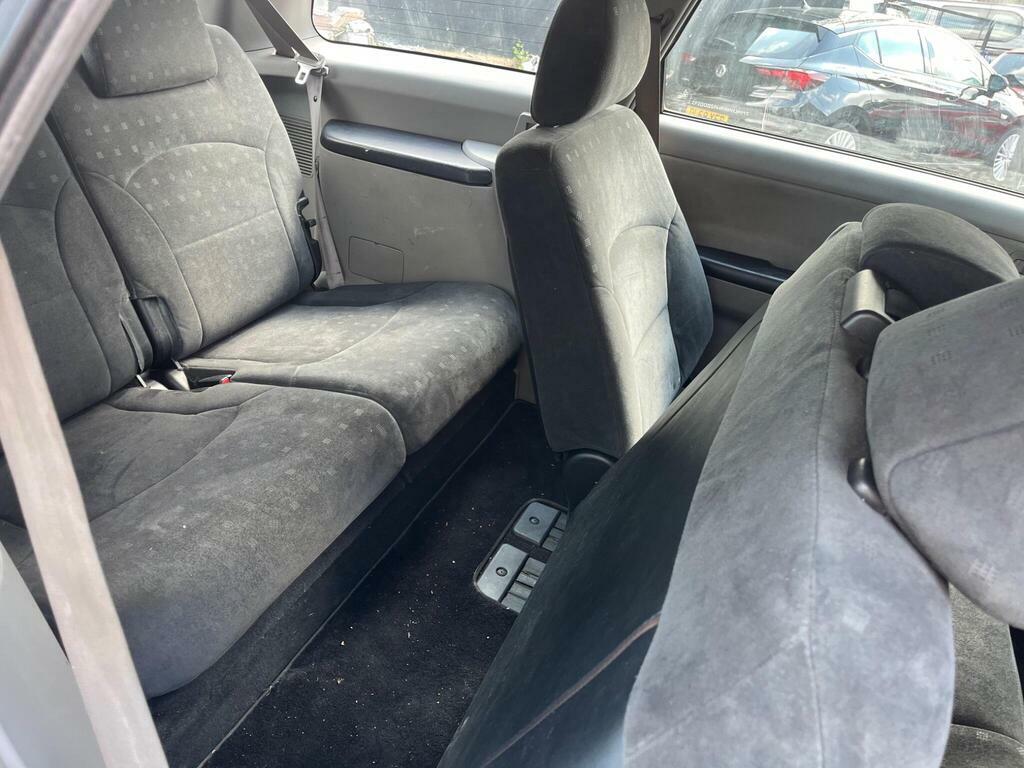 Mitsubishi Grandis Equippe Silver #7