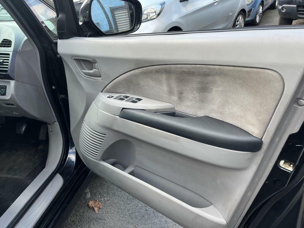 Mitsubishi Grandis Equippe Silver #12