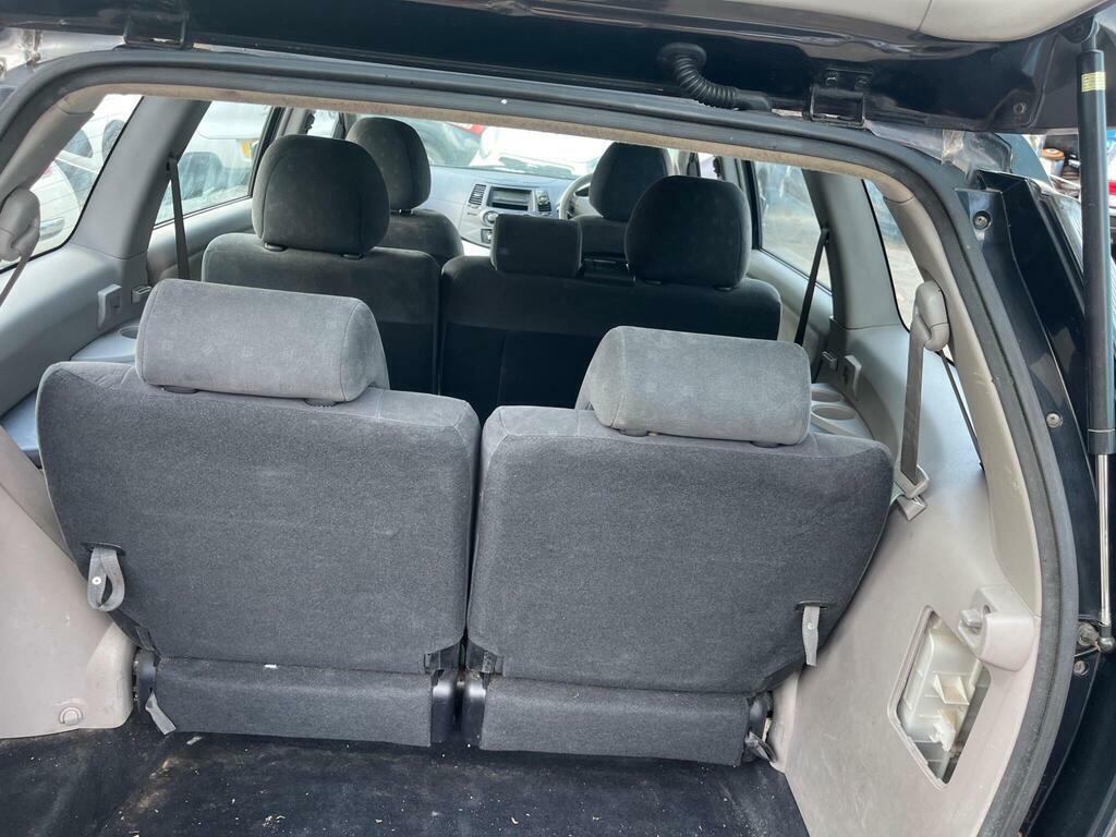 Mitsubishi Grandis Equippe Silver #5